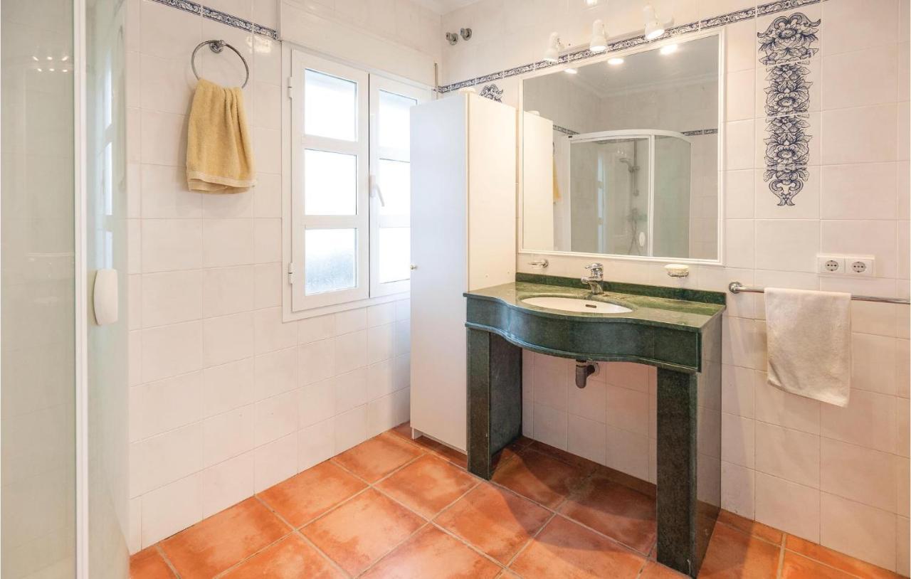 6 Bedroom Beautiful In Huelva