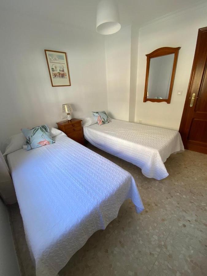 Apartamento Familiar En Barrio Reina Victoria *