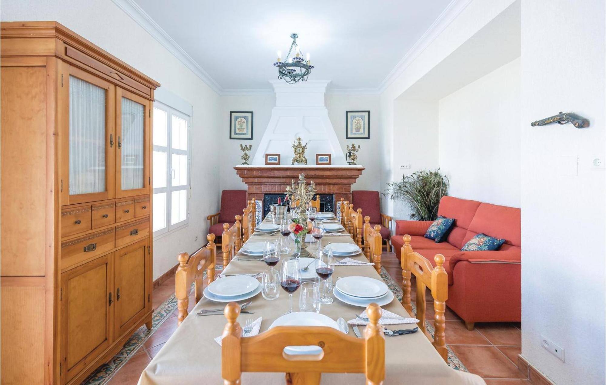 Сasa de vacaciones 6 Bedroom Beautiful In *