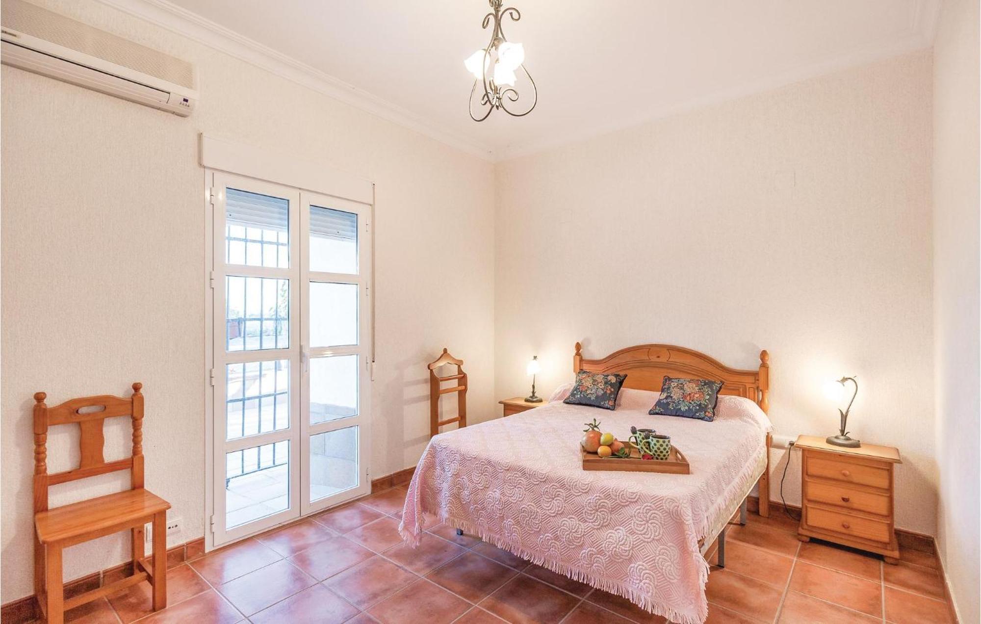 6 Bedroom Beautiful In Сasa de vacaciones Huelva