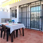 Gran adosado de esquina muy cerca de la playa en la Antilla