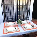 Gran adosado de esquina muy cerca de la playa en la Antilla