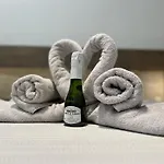 Lujo a tu alcance con spa y garaje pleno centro