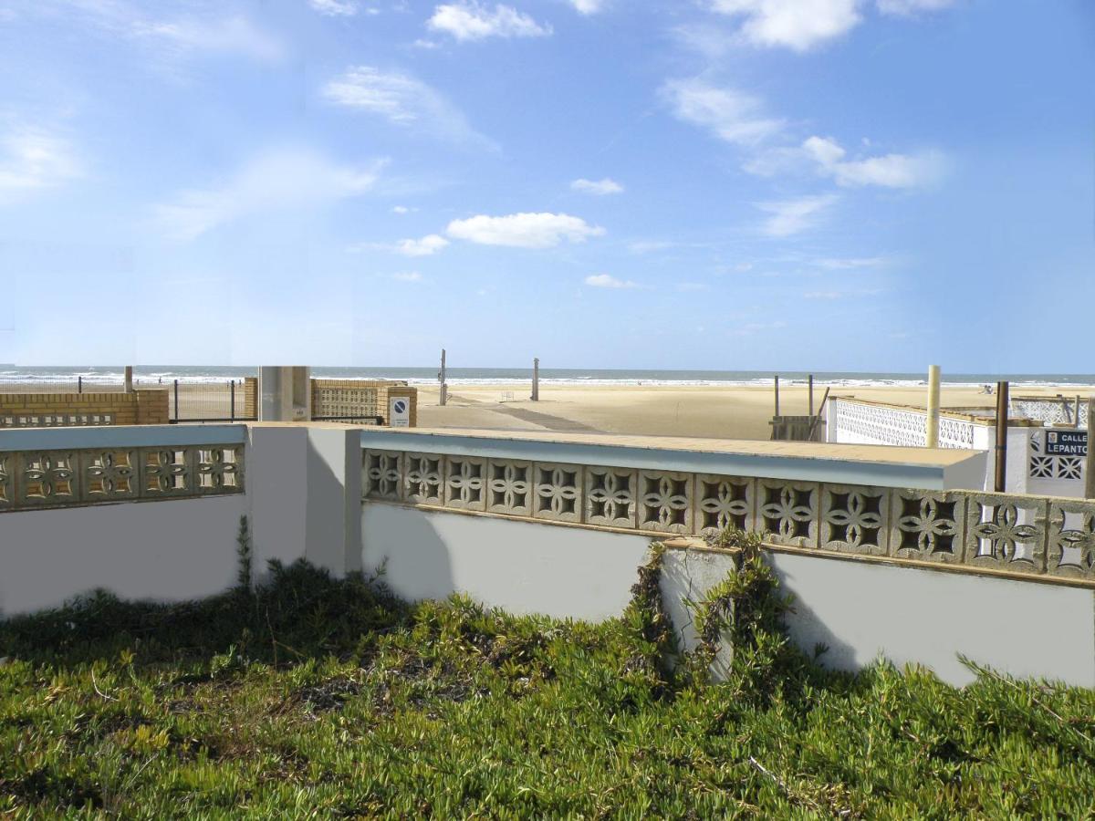 5 Bedrooms House At Punta Umbria 4 M Away From The With Terrace And Wifi * Huelva