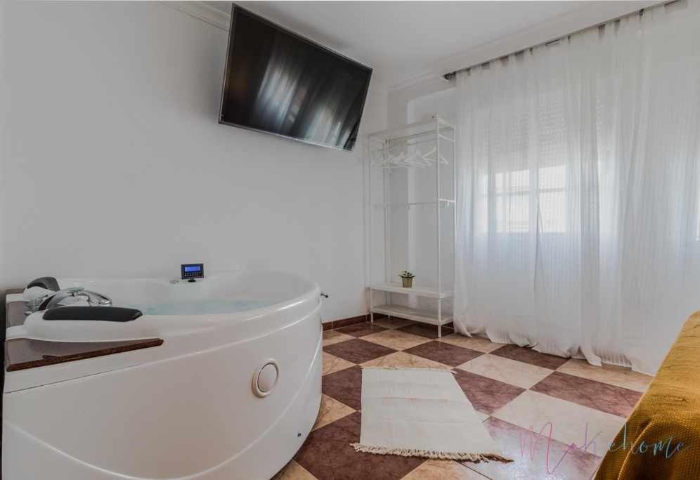 Con Jacuzzi En El Centro Vistas Y Garaje * Huelva