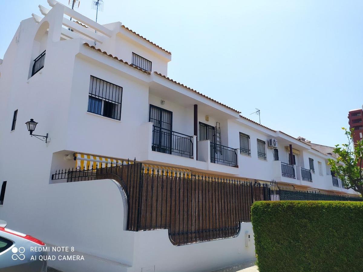 Gran Adosado De Esquina Muy Cerca De La Playa En La Antilla Huelva