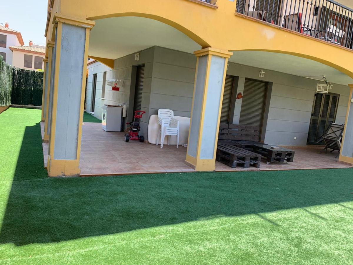 Con Jardin Privado Y Acceso A Piscina