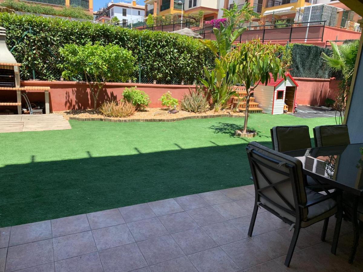 Con Jardín Privado Y Acceso A Piscina