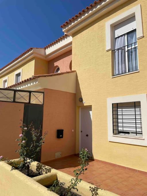 Lovely Family House By The Golf Course