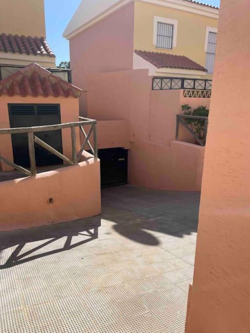 Сasa de vacaciones Lovely Family House By The Golf Course *