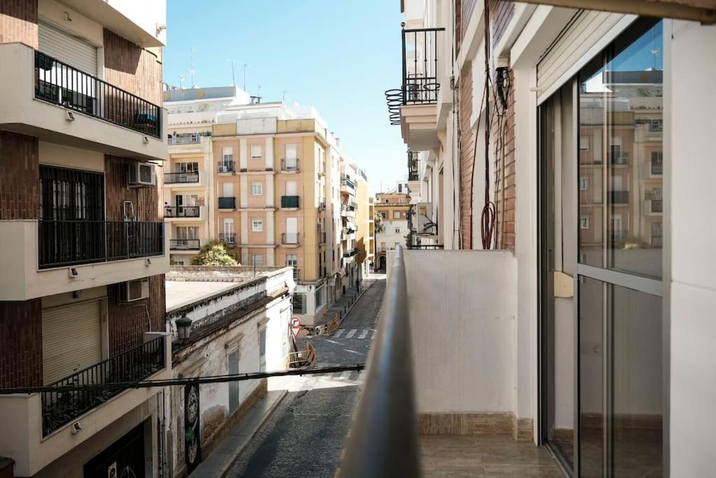 A 100m Del Ayuntamiento Huelva