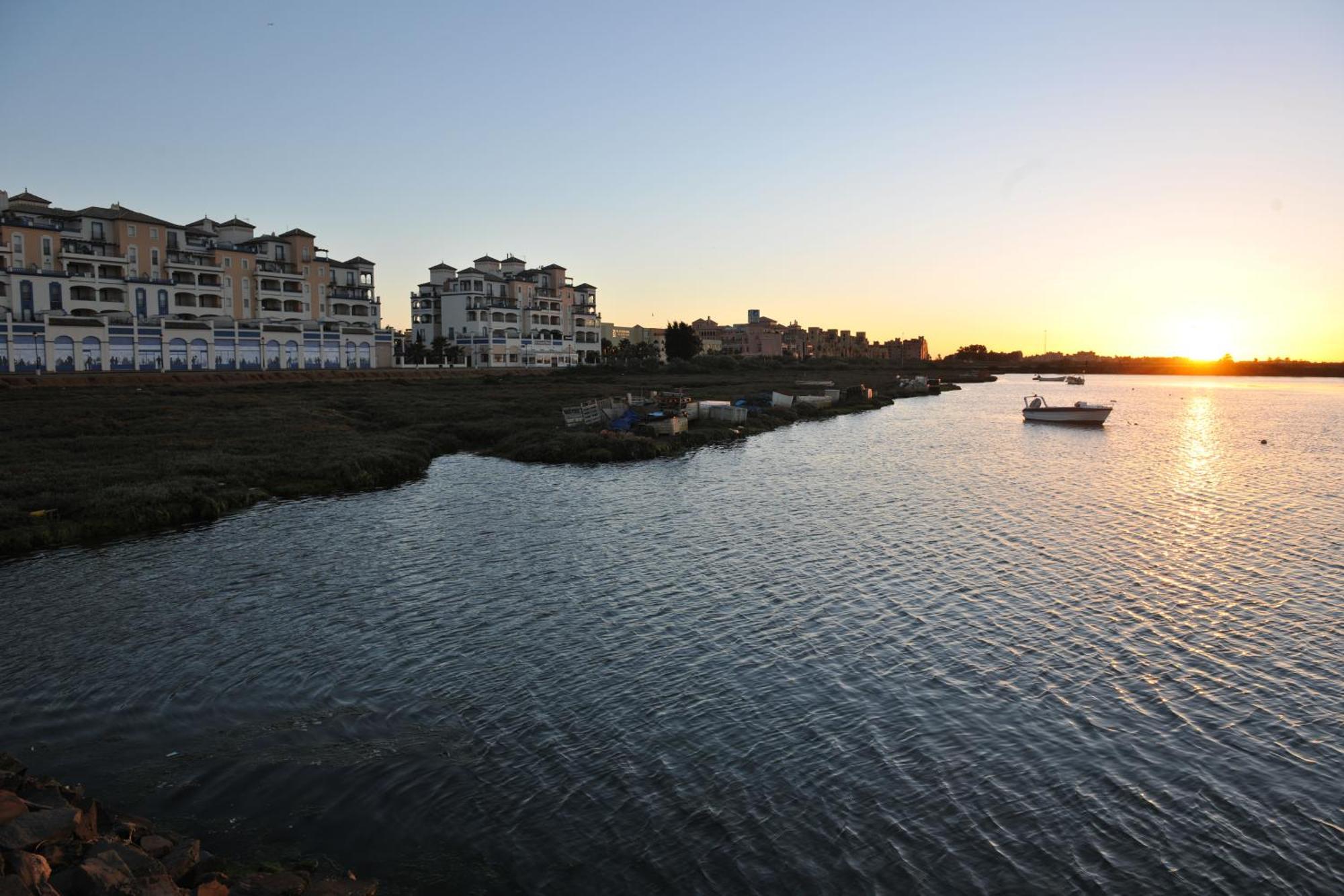 Espigon Poniente Piscina Y Zonas Verdes By Alsol A01-01091 * Huelva
