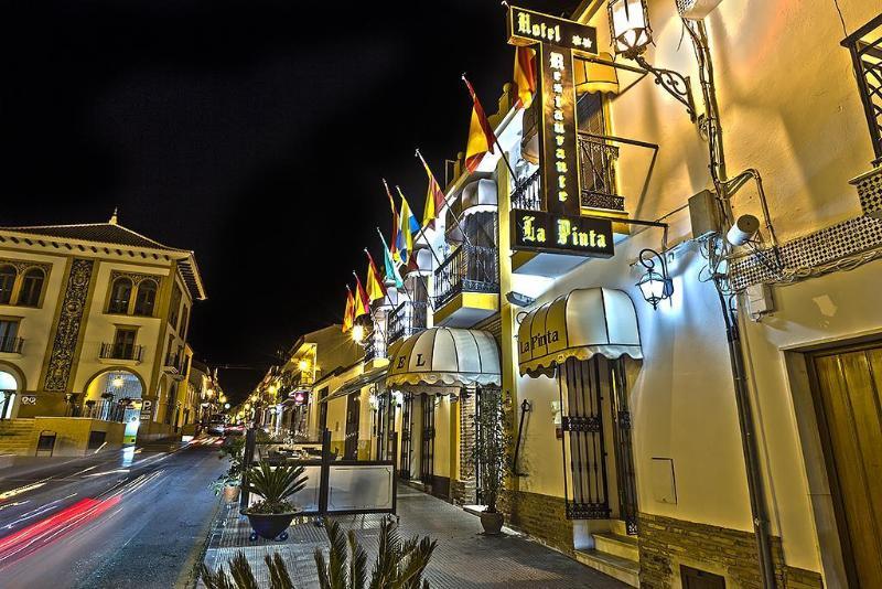 La Pinta Hotel 2*