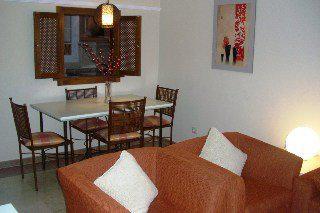 Leo Alcaudon-alcaravan Hotel