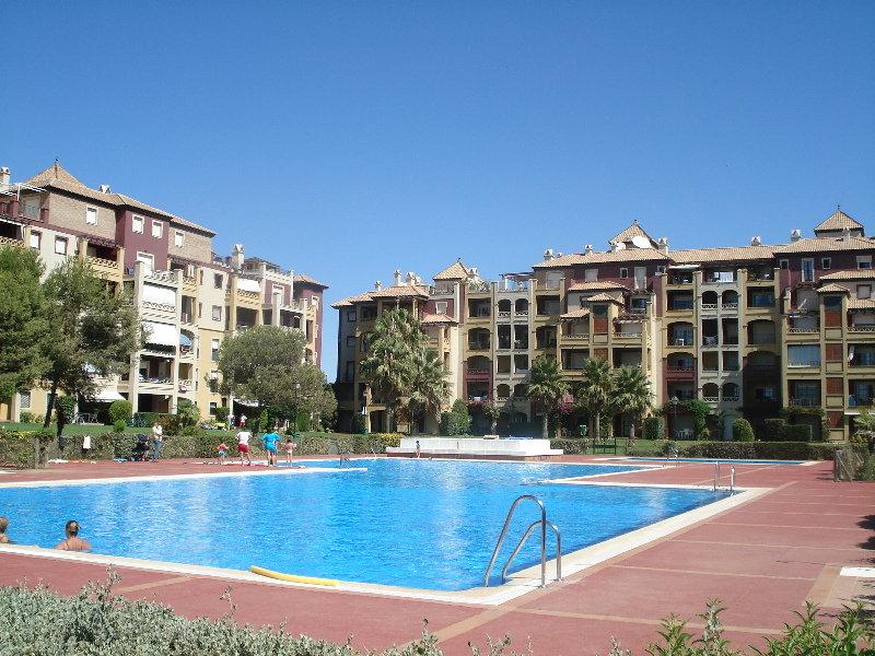 Leo Alcaudon-alcaravan 4* Isla Canela