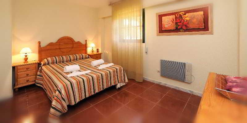 Leo Alcaudon-alcaravan Hotel