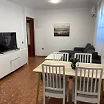 Piso Grande De 120 M2, A 15\' De La Playa En Coche