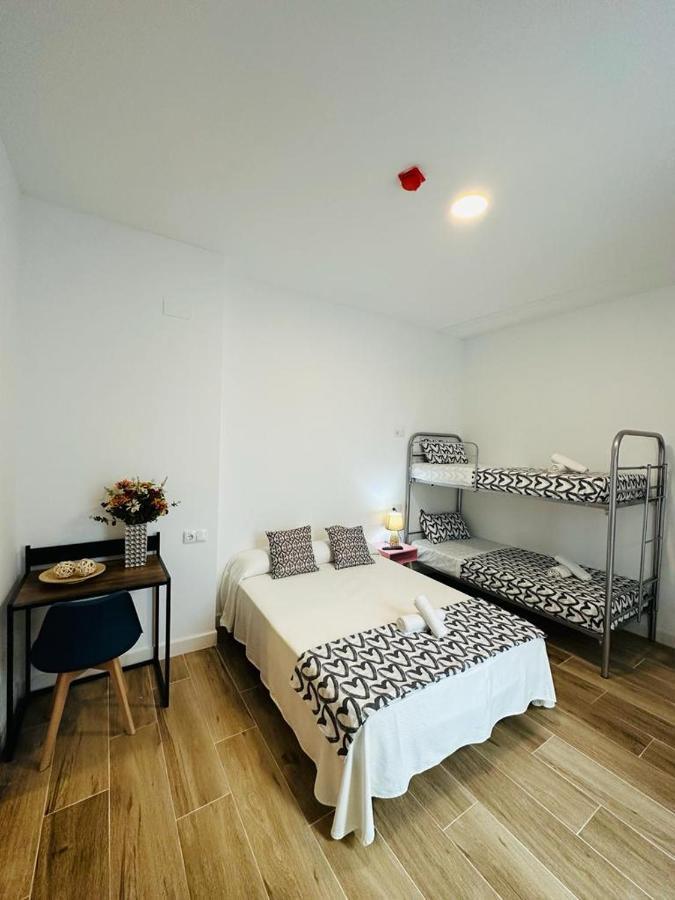 Hostal Costa-luz Bejar 28-30 *