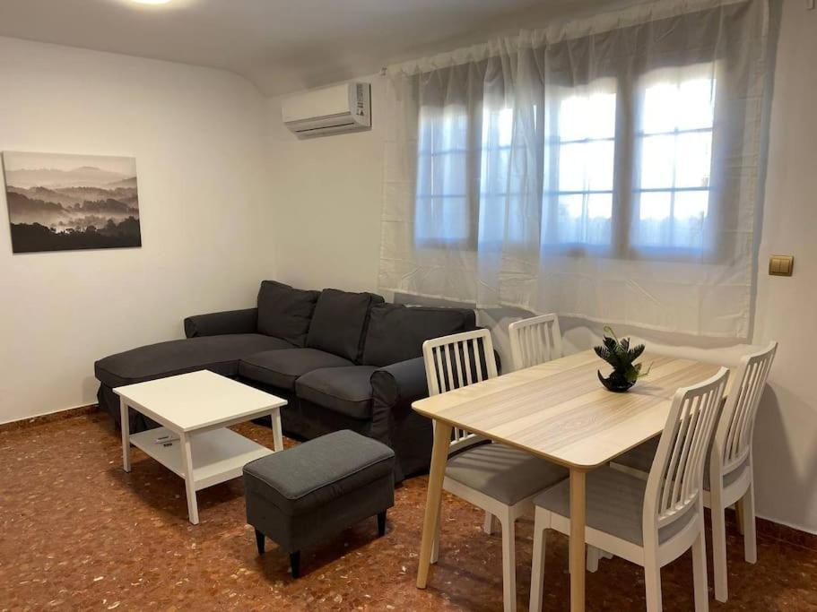 Piso Grande De 120 M2, A 15' De La Playa En Coche Huelva