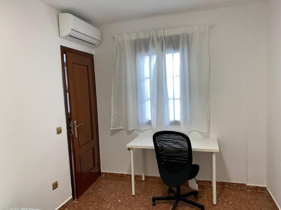 Piso Grande De 120 M2, A 15' De La Playa En Coche *
