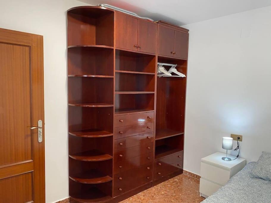 Piso Grande De 120 M2, A 15' De La Playa En Coche