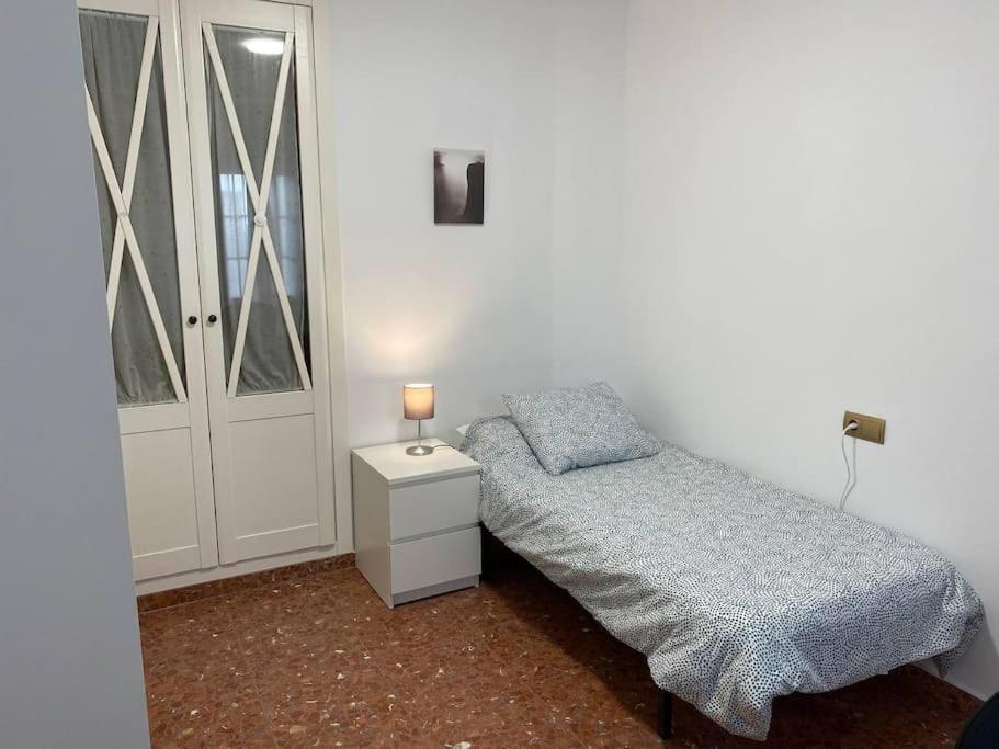 Piso Grande De 120 M2, A 15' De La Playa En Coche Apartamento