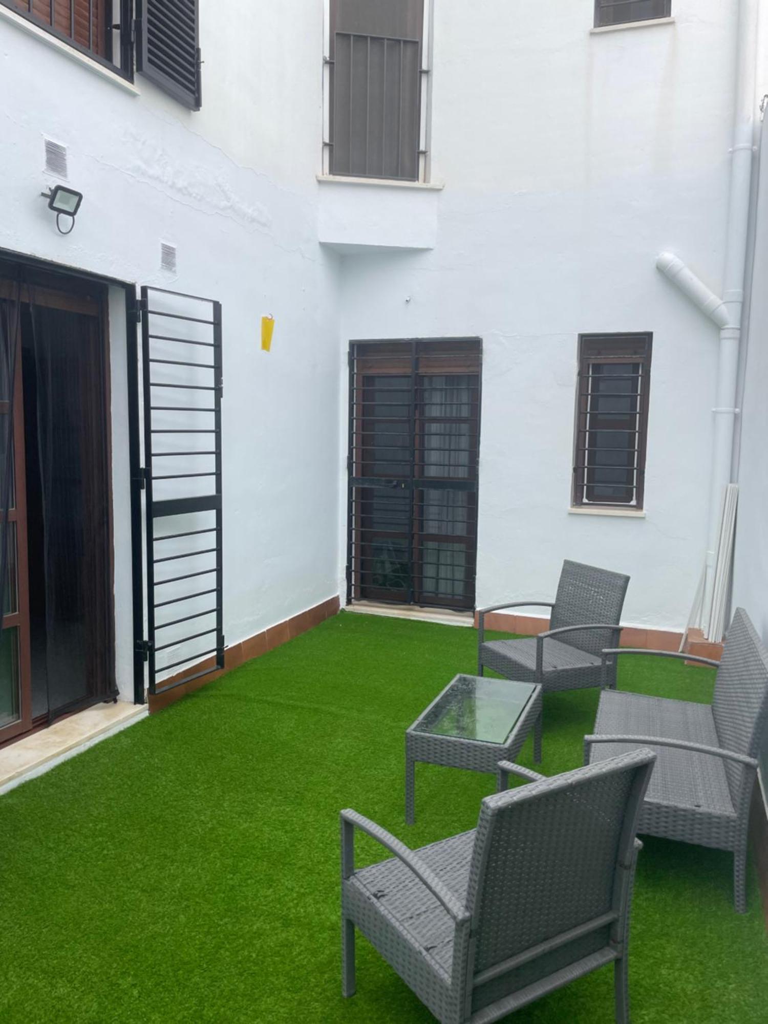 Piso En El Centro De Silencioso Y Con Gran Patio, Calle La Paz Huelva