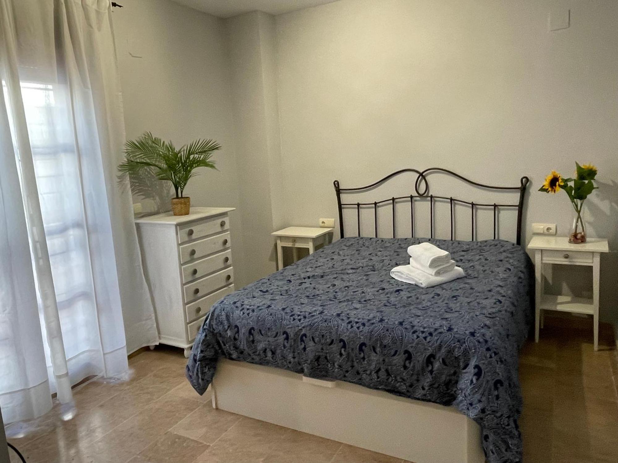 Piso En El Centro De Silencioso Y Con Gran Patio, Calle La Paz Apartamento *