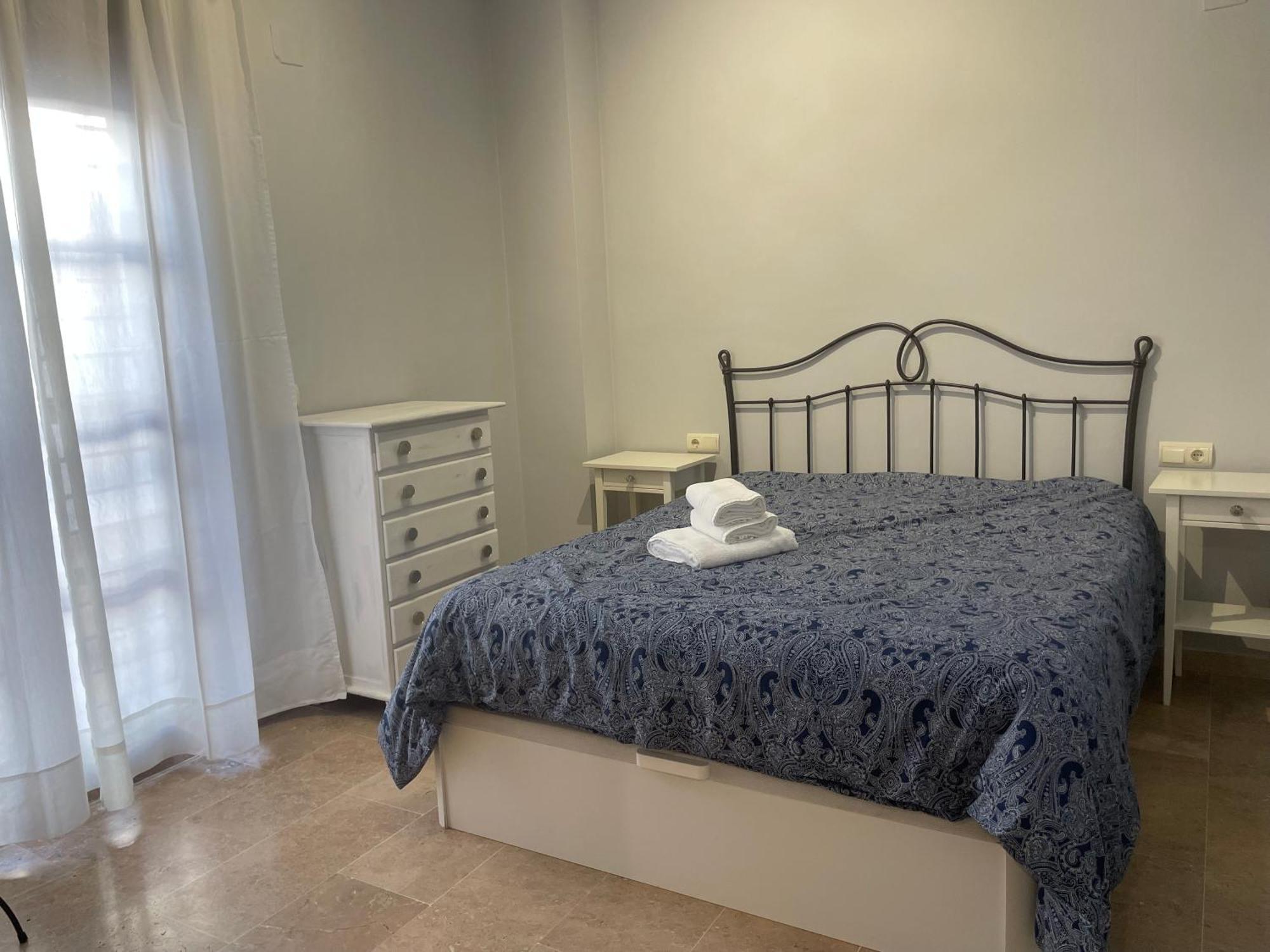 Piso En El Centro De Silencioso Y Con Gran Patio, Calle La Paz Apartamento