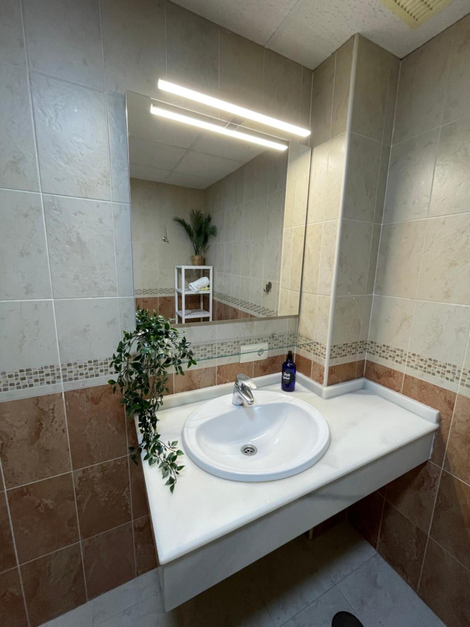 Piso En El Centro De Silencioso Y Con Gran Patio, Calle La Paz Apartamento *