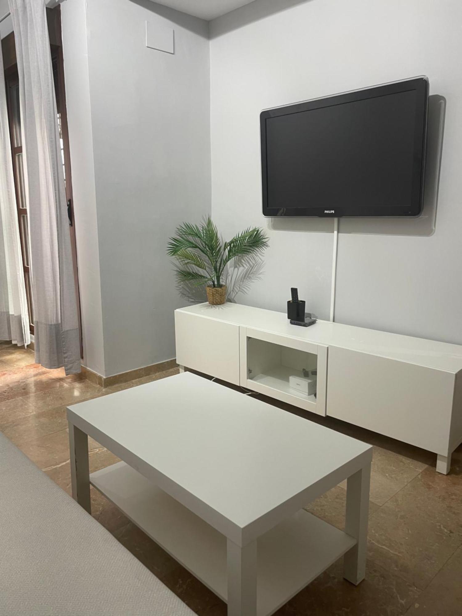 Apartamento Piso En El Centro De Silencioso Y Con Gran Patio, Calle La Paz