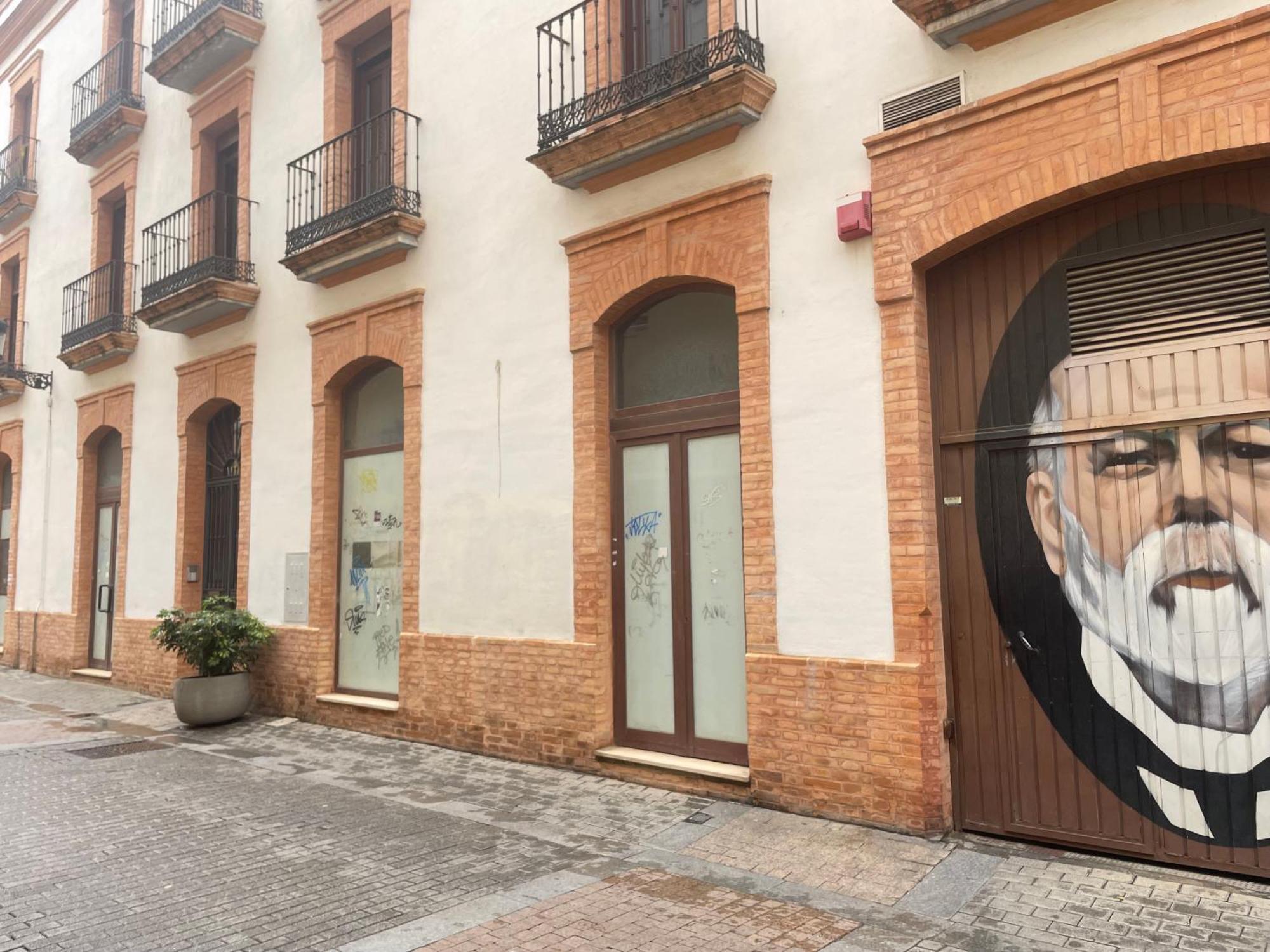 Piso En El Centro De Silencioso Y Con Gran Patio, Calle La Paz *