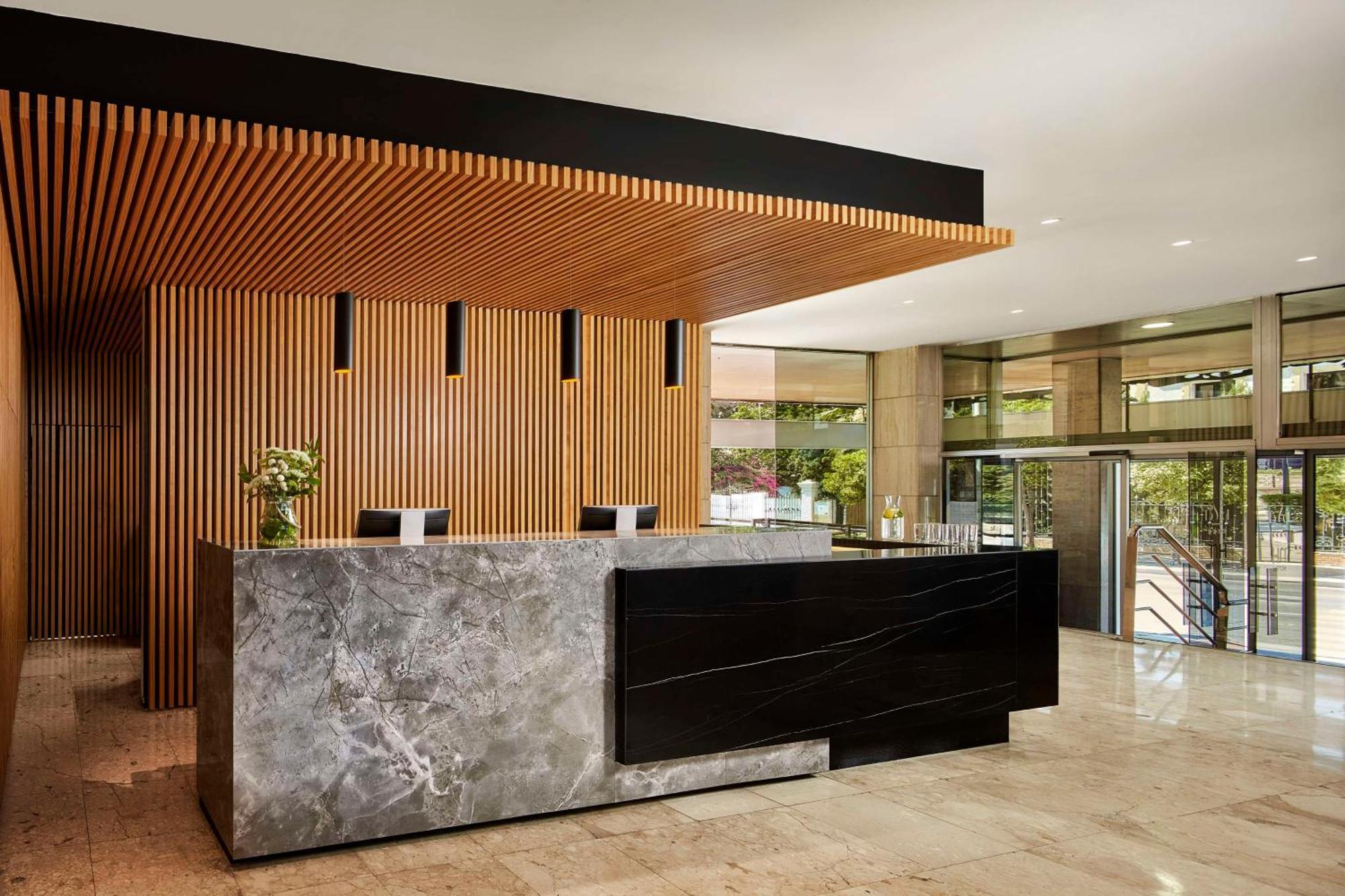Hotel Nh Luz 4*