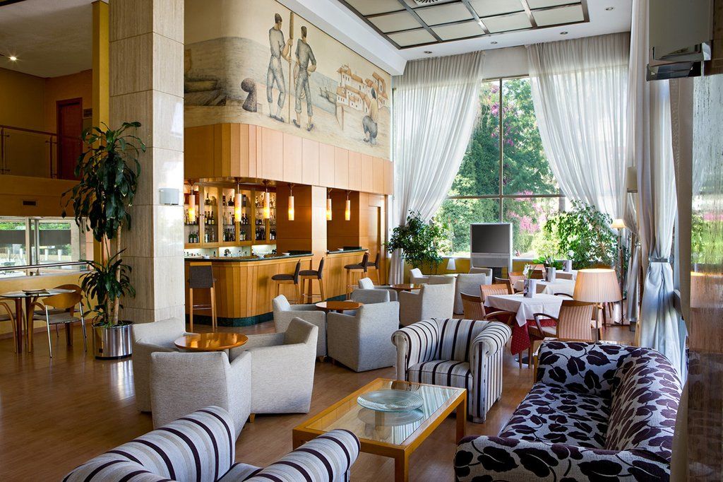 Hotel Nh Luz 4*