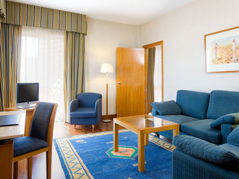 Hotel Nh Luz 4*