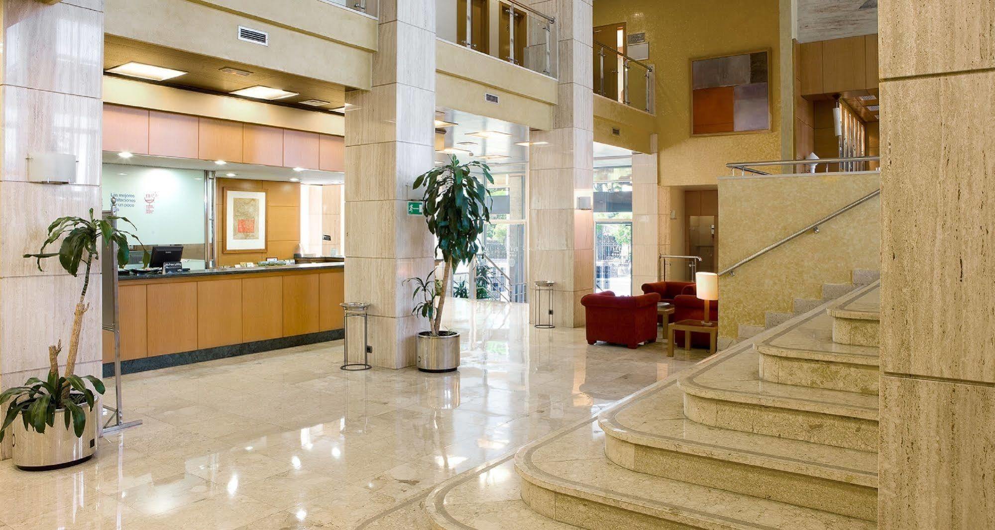 Hotel Nh Luz 4*